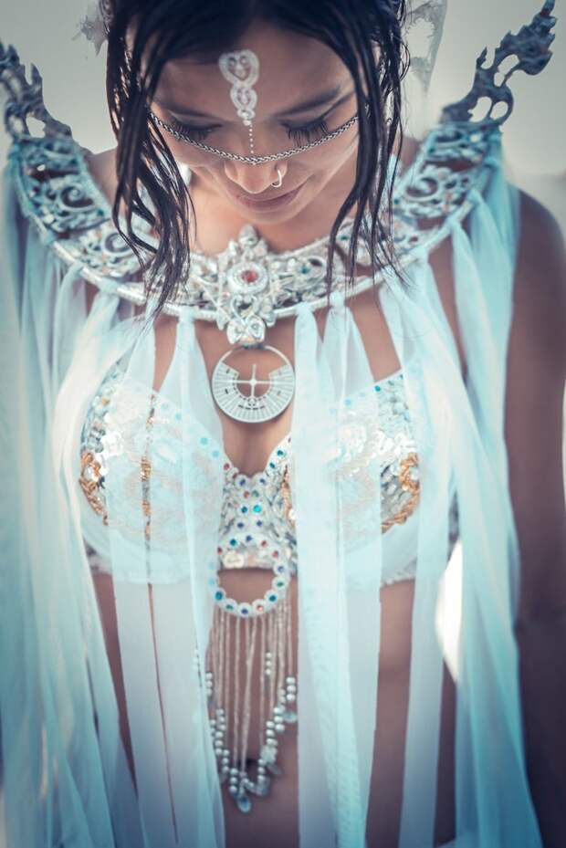 Фестиваль Burning Man прекрасный повод для проведения оригинальной свадьбы