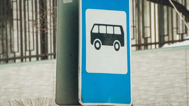 Ставропольцы под дождем не могут дождаться автобусов из-за отмены маршруток