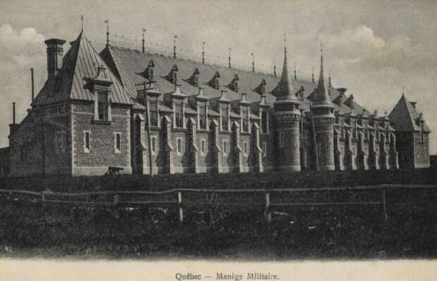 Оружейная палата Manege Militaire Quebec City начала XX века (Канада). | Фото: manegemilitaire.ca.