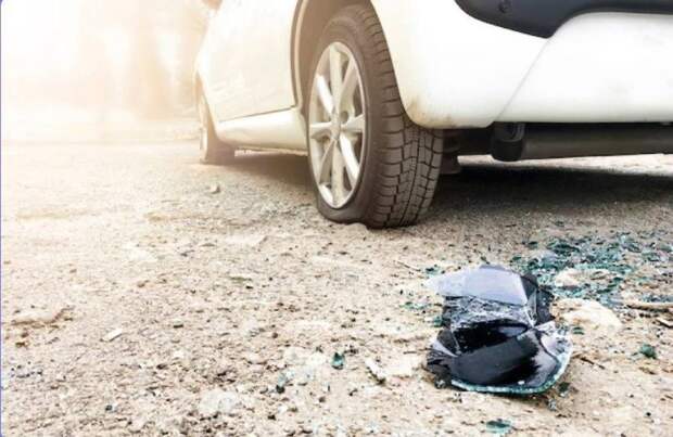 Новая неприятность Ларисы Долиной: элитный минивэн попал в аварию в Москве