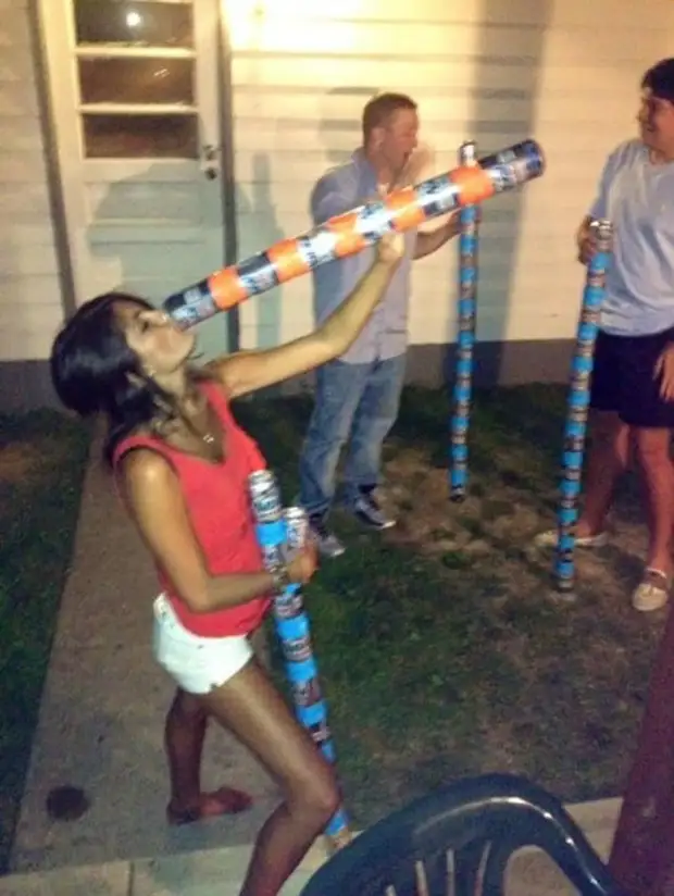 Вечеринка студентов на даче. Частная вечеринка студентов. Студенты на даче вечеринка. Неприличные студенческие вечеринки. Фото голых студенческих вечеринок