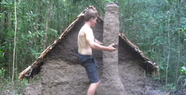 Парень голыми руками построил просто отпадный дом в лесу (видео)