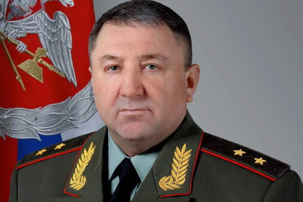 Одно из самых обсуждаемых событий последних дней: отставка Сергея Шойгу и назначение на должность министра обороны РФ Андрея Белоусова.-8