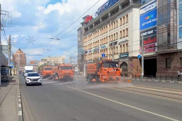 В Туле 10 июня продолжают убирать и мыть городские улицы