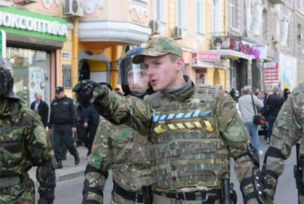 Ситуация в Харькове: улицы патрулируют бронемашины, метро в центре закрыли