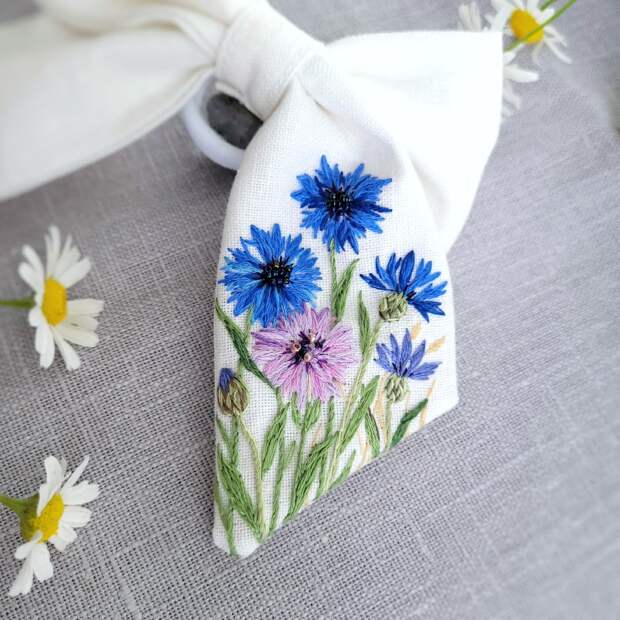 Очаровательная миниатюрная вышивка от Ольги Жаровой