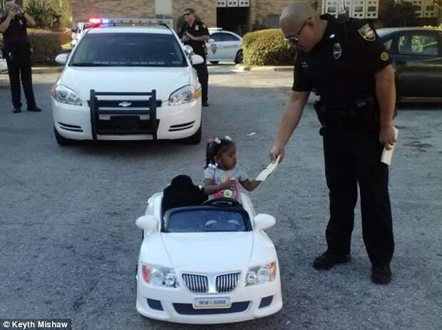 В США оштрафовали ребенка за вождение детского автомобиля (1)