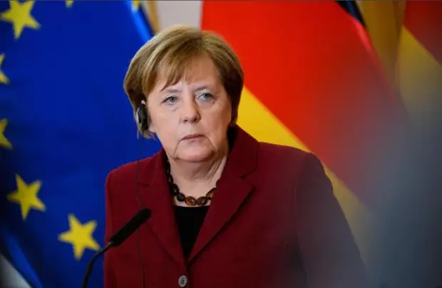 Биографию Меркель отказались переиздавать на Украине из-за ее позиции