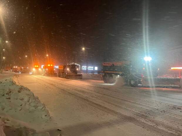 В Тульской области коммунальные службы начали уборку снега с ночи