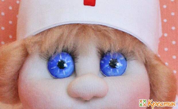 Кукла с голубыми глазами