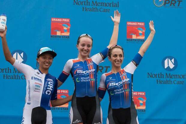 Этап 4 пьедестал: Coryn Rivera (United Healthcare), Skylar Schneider (ISCorp Cycling), Samantha Schneider (ISCorp Cycling). (фото: Matthew Moses)