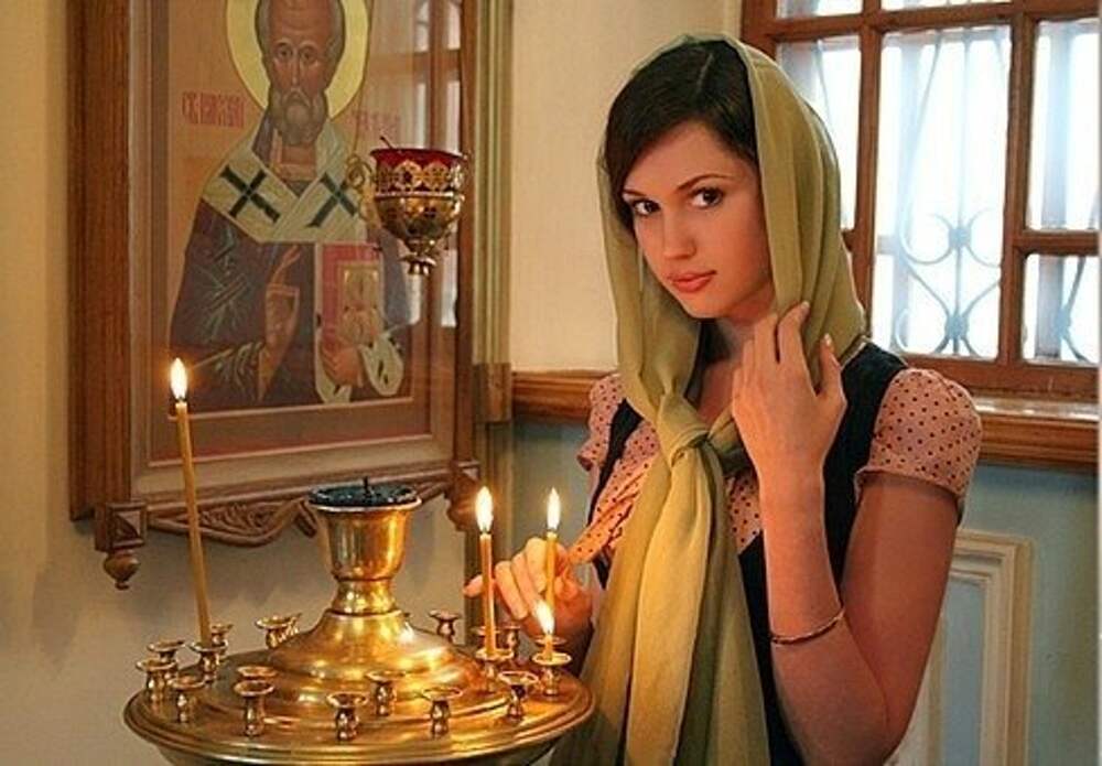 Кофе православные знакомства. Красивая девушка в храме. Красивые девушки в церкви. Красивые девушки в храме православном. Красивая женщина в храме.