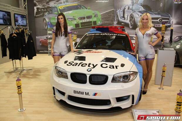 Девушки с автосалона Essen Motor Show (72 фото)