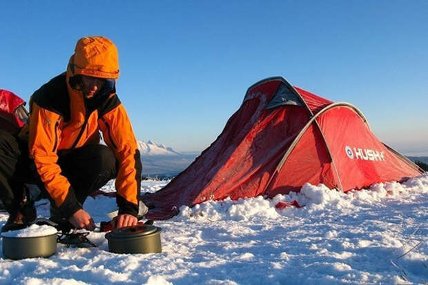 Не самый удачный вариант палатки - Husky Flame, "рукава" для дуг препятствуют скатыванию снега с крыши