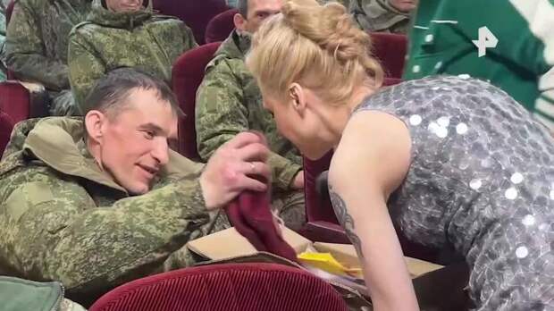 Заслуженная артистка РФ Юта спела перед участниками освобождения Гуляйполя