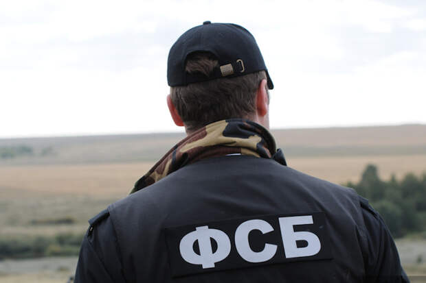 «Падайте даже в грязь, не бегите». ФСБ готовит россиян к атакам террористов
