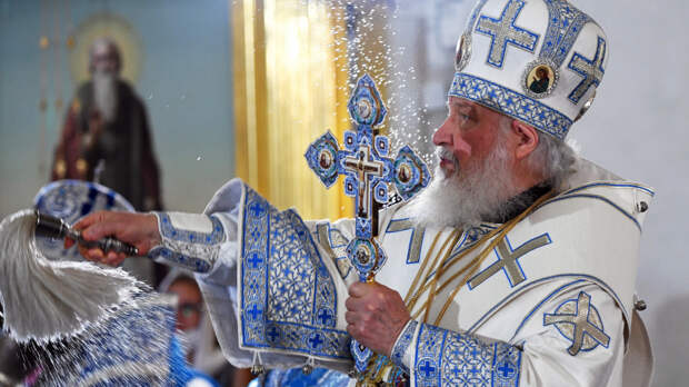 Строгий запрет: кому нельзя пить святую воду и что не стоит с ней делать