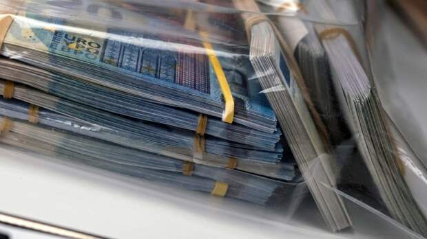 У пенсионерки из Москвы украли 28 млн руб. под предлогом замены ключей для домофона