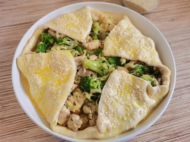 Пирог с курицей и овощами
