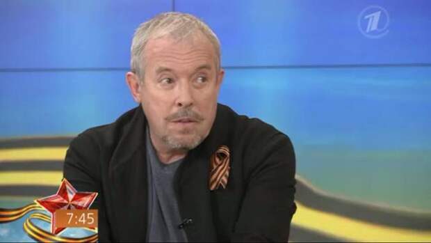 Андрея Макаревича избили в Харькове, сломав об его голову гитару Андрея Макаревича избили в Харькове, сломав об его голову гитару