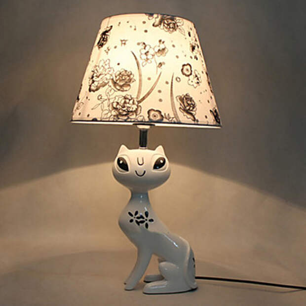 stil'naja nochnaja lampa koshechka