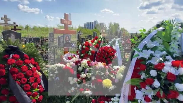 Журналиста Максима Кононенко похоронили на кладбище Губцево