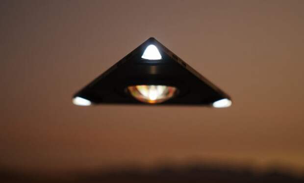 НЛО над «Зоной 51»: возле секретной базы США заметили загадочный объект