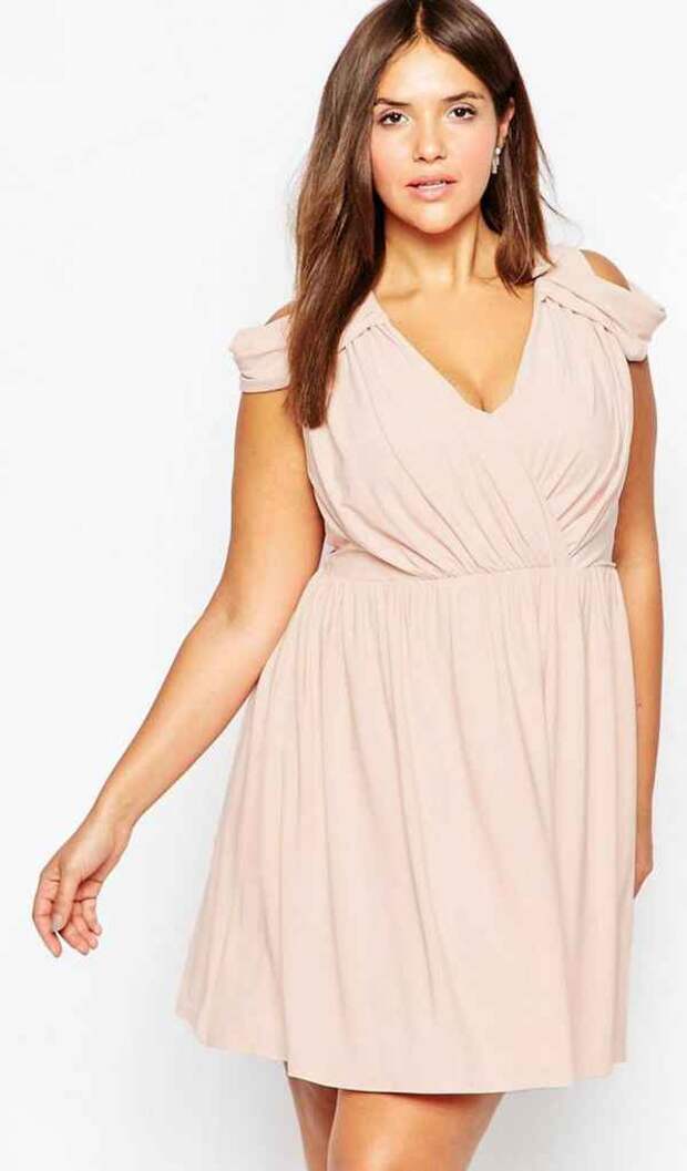 Plus Size Outfits, Mini Dress ASOS CURVE nude cover heart € 33.99