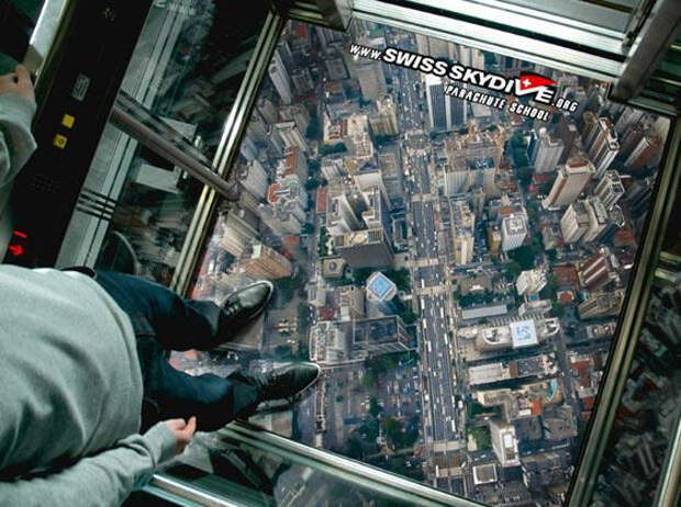 Реклама в лифтах Swiss Skydive