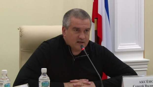 Аксенов послал подальше Киев с его насильной любовью