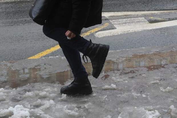 МЧС предупреждает петербуржцев о мокром снеге и гололеде в субботу