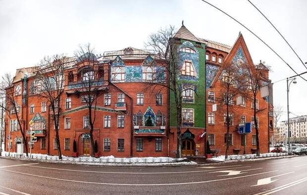 Тайны дома-сказки в центре Москвы: Почему архитектор утопил здесь свои картины, а Троцкий забрал квартиру хозяина
