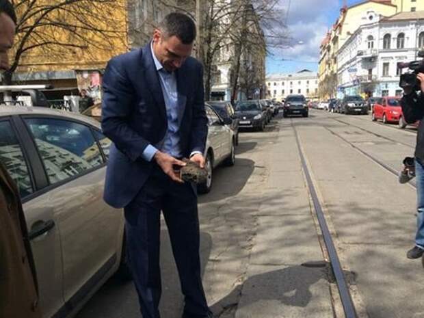 Александр Зубченко. Кусок асфальта Александр Зубченко. Кусок асфальта