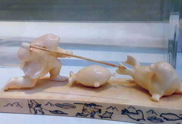 Забой тюленей. Резьба по кости. Этнографический музей. Фото: Наталья Мозилова