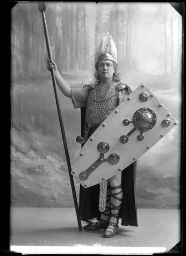 Modest Menzinsky в роли Зигфрида в опере "Рагнарек", 1907