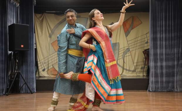 Геолог со Звёздного бульвара выбрала индийские танцы
