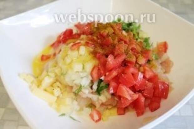 Добавить куркуму и мускатный орех.