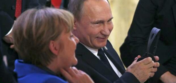 Путин в Париже с Меркель
