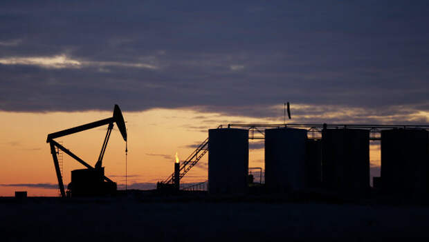 Добыча нефти. Архивное фото Добыча нефти. Архивное фото