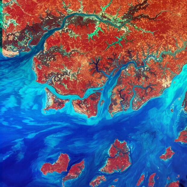 NASA ко Дню Земли показало лучшие снимки нашей планеты