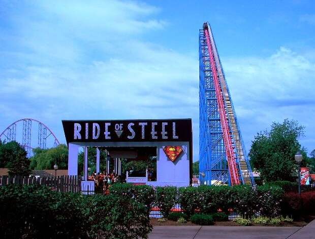 21-1280px-Ride_of_Steel_lift_hill_Darien_Lake-610x465