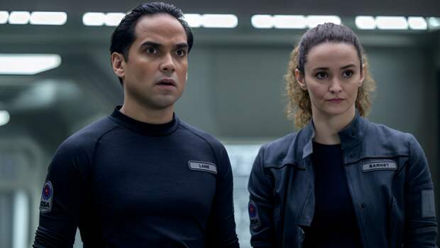 Reece Ritchie as Lt. Spencer Lane, Christie Burke as Lt. Sharon Garnet