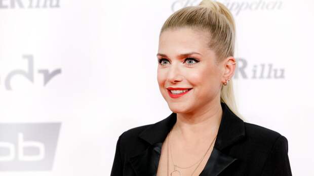 46-летняя певица Жанетт Бидерманн впервые станет мамой