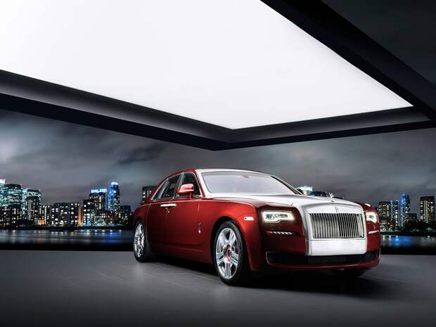 Автомобиль, получивший название Rolls-Royce Ghost Red Diamond, окрашен в цвет Red Velvet и обзавелся решеткой радиатора из полированного алюминия и колесными дисками с красными акцентами. Автомобиль, получивший название Rolls-Royce Ghost Red Diamond, окрашен в цвет Red Velvet и обзавелся решеткой радиатора из полированного алюминия и колесными дисками с красными акцентами. Red Diamond, ghost, rolls-royce
