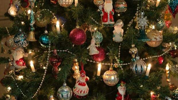 Новогодняя елка / Изображение сгенерировано нейросетью GigaChat / amic.ru