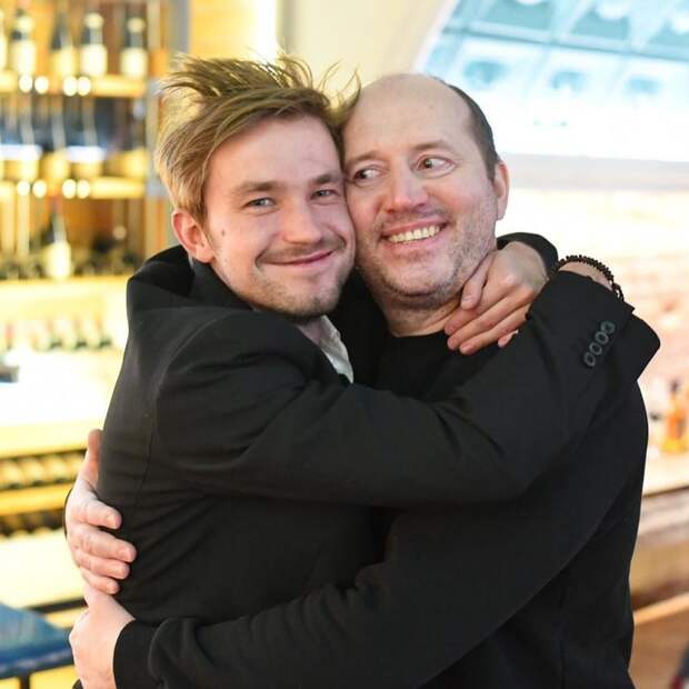 «Я так себе друг»: Сергей Бурунов о дружбе, зависти к чужому успеху и психотерапии