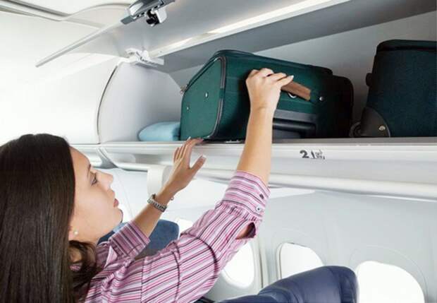 1. Занимать чужое место для багажа идиоты, пассажиры, полезно, самолет, фото, этикет