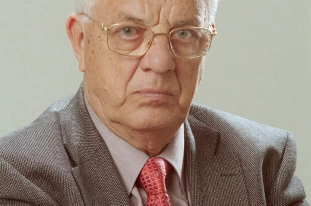 Композитор Паулс потребовал исключить его имя из анонса фестиваля в Латвии