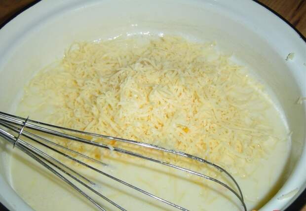 Сыр с маслом и яйцами