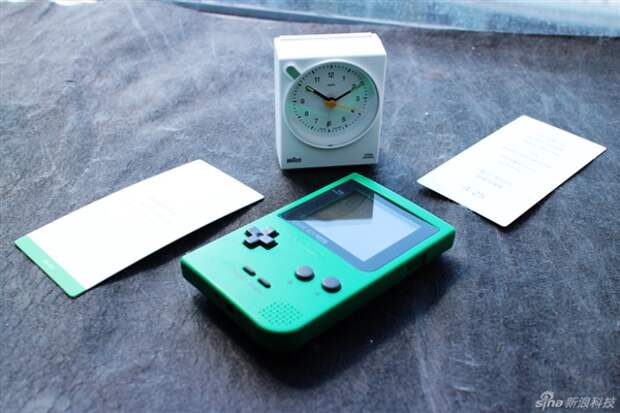 Приглашение на анонс Meizu M3 mini: часы и Gameboy